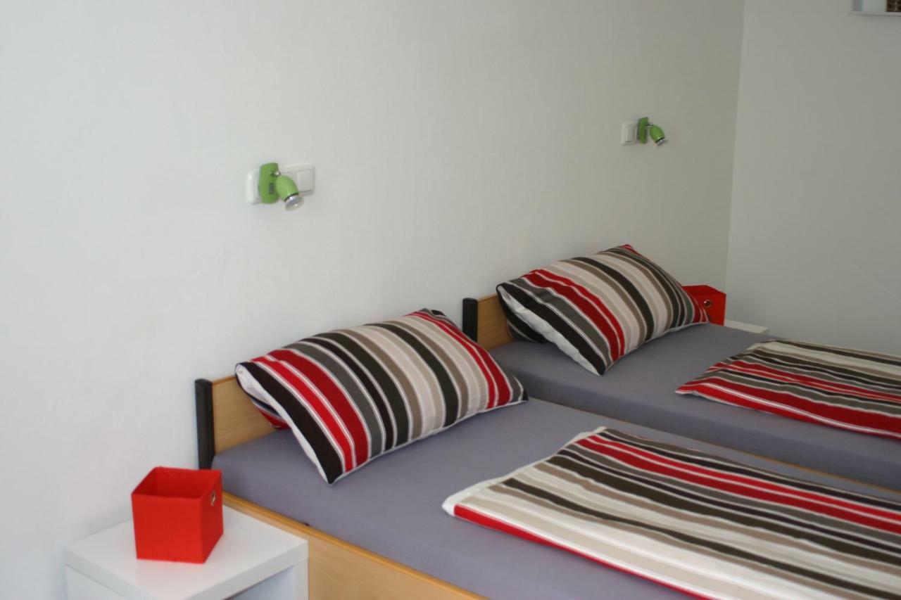 Ferienwohnung Mit Herz Fuer Tiere Кауфбойрен Екстериор снимка